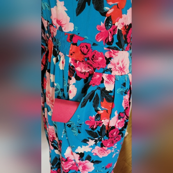 Sleeveless Romper Shorts - Picture 3 of 4